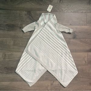 NWT Jujo Baby Oatmeal Phased Stripe Shwrap